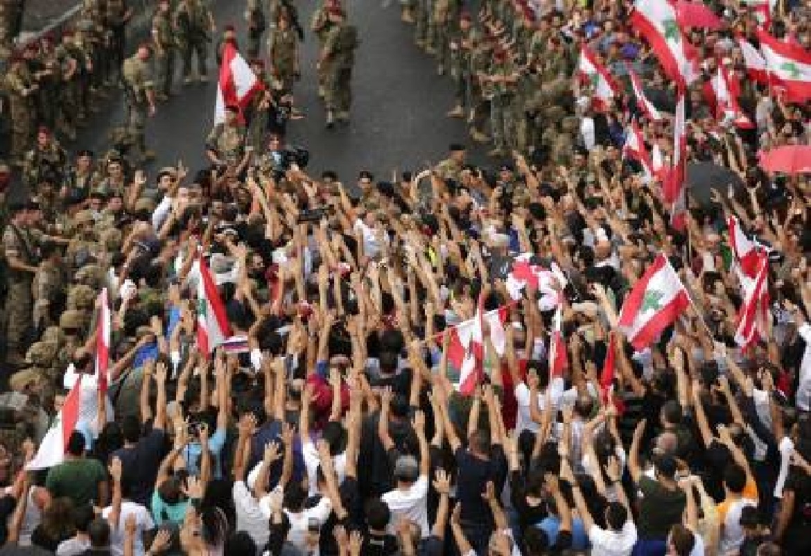 لبنان: الجيش يستخدم القوة والحريري يدعو لفتح الطرق