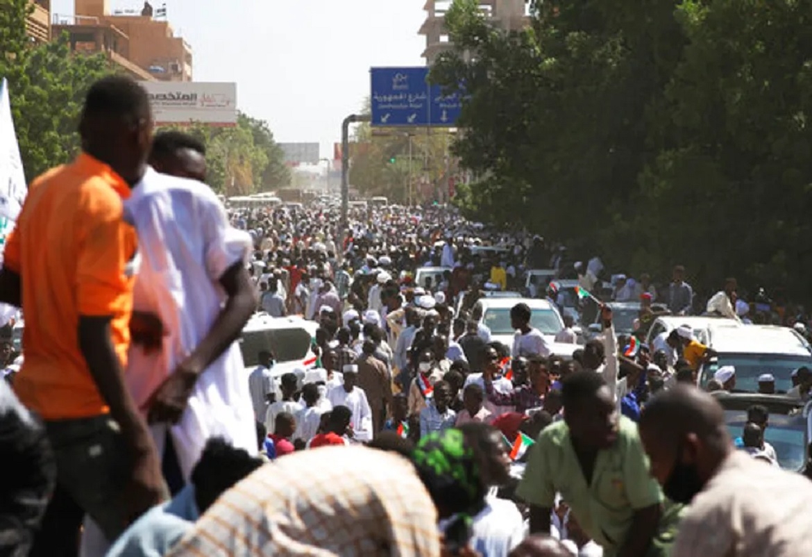 الجيش السوداني يفرج عن أربعة وزراء مع تزايد الضغوط وجهود الوساطة