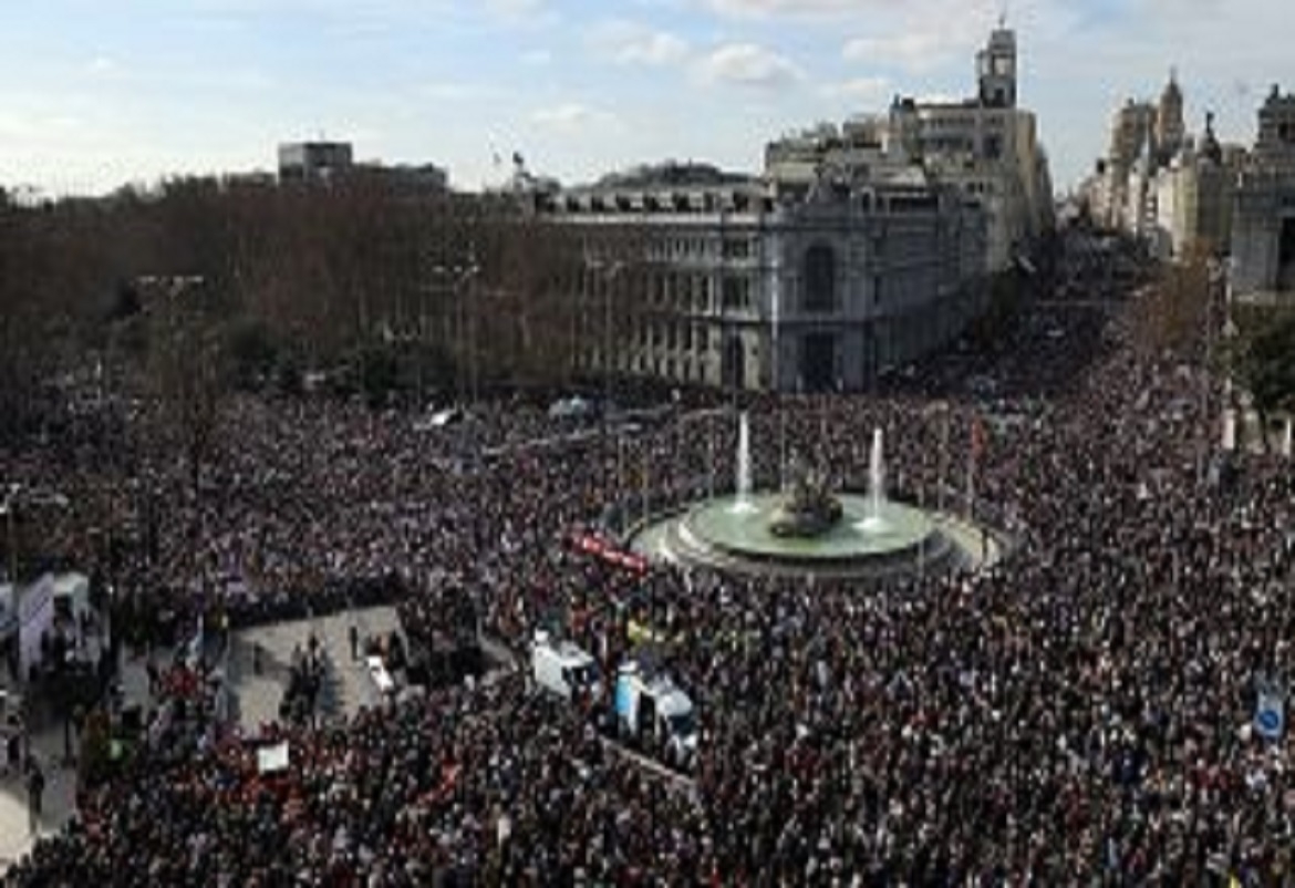 مئات الآلاف يتظاهرون في مدريد مطالبين بتحسين النظام الصحي العام