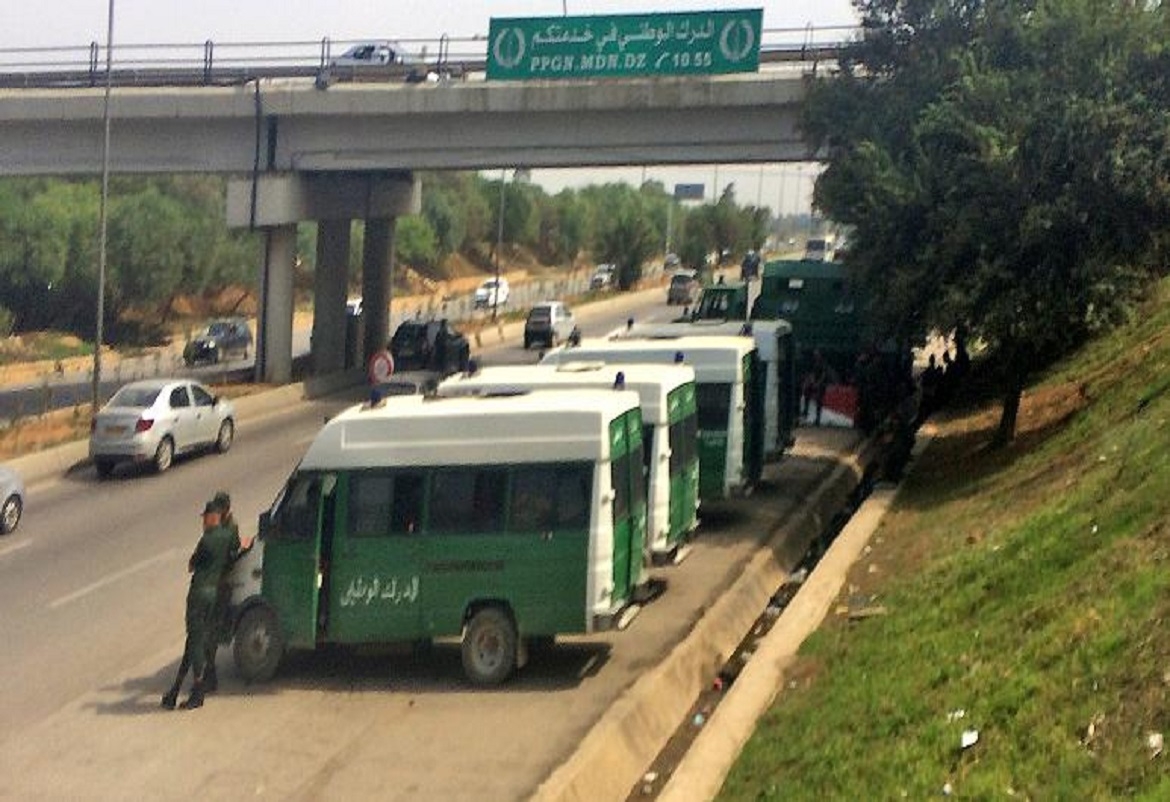 مقتل خمسة مدنيين بانفجار قنبلة محلية الصنع في الجزائر