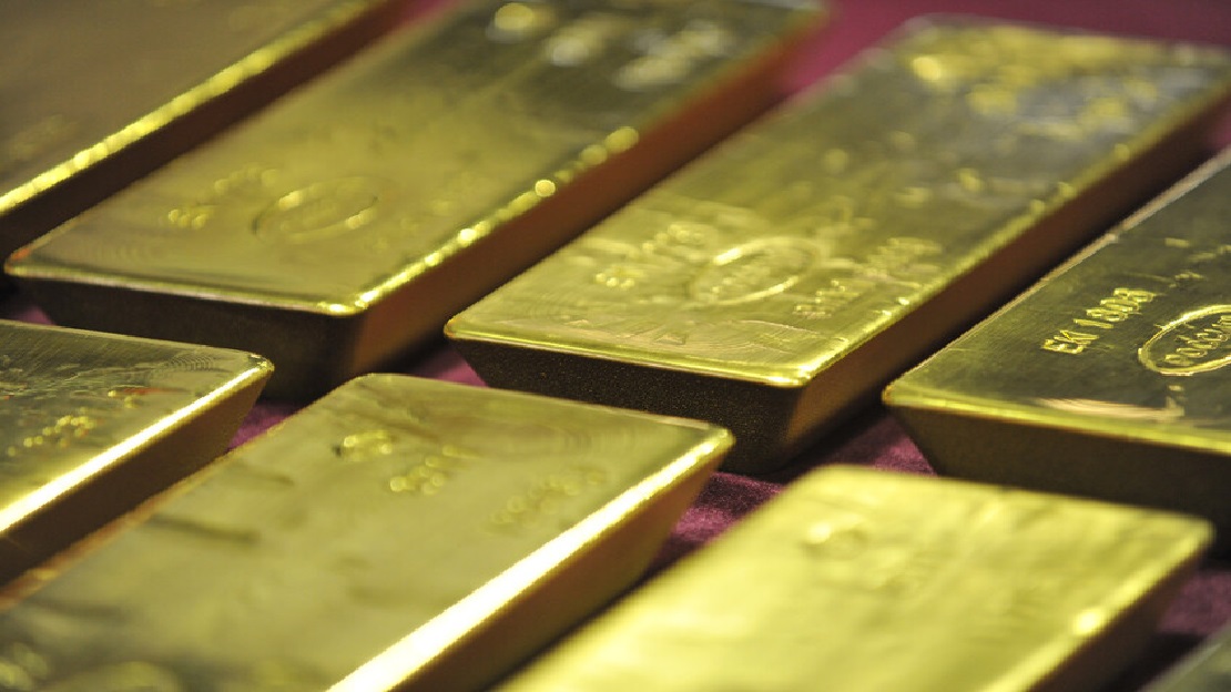 بيانات وظائف أمريكية أقوى من المتوقع تدفع الدولار وتخفض الذهب