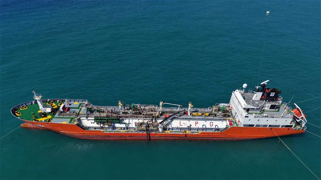 طابور من ناقلات النفط يصل إلى سوريا