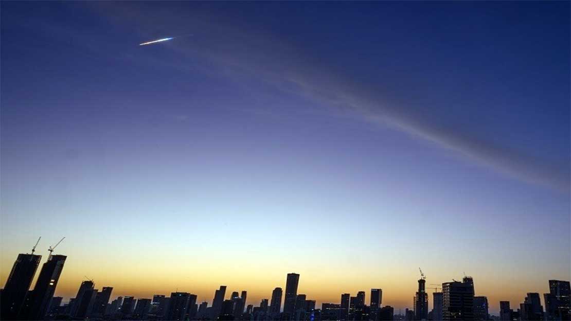 موجات قصف صاروخي إيراني متتالية تضرب وسط إسرائيل