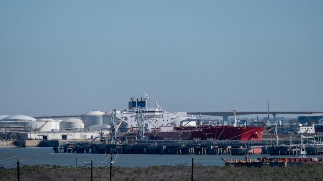 الخارجية الأمريكية: نعتزم إعادة النفط الفنزويلي إلى السوق للضغط على روسيا