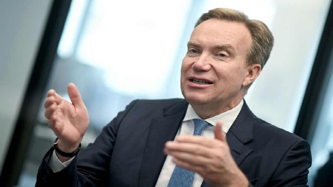 استقالة رئيس المنتدى الاقتصادي العالمي على خلفية صلته بجيفري إبستين