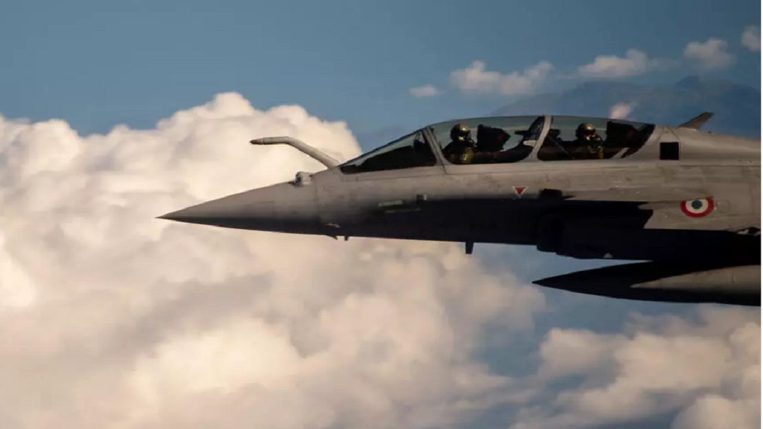 فرنسا تعلن صد مسيّرات إيرانية استهدفت الإمارات